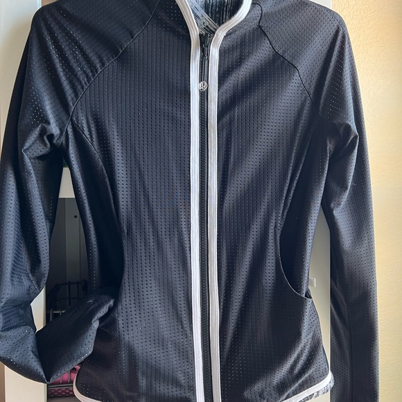 RARE Reversible Lululemon Jacket - Picture 4 of 6